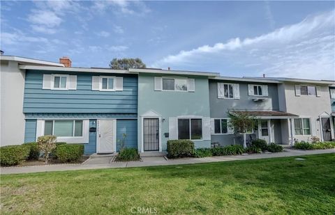 Photo of 19749 Claremont Ln, Huntington Beach, CA 92646 (MLS # PW26034485)