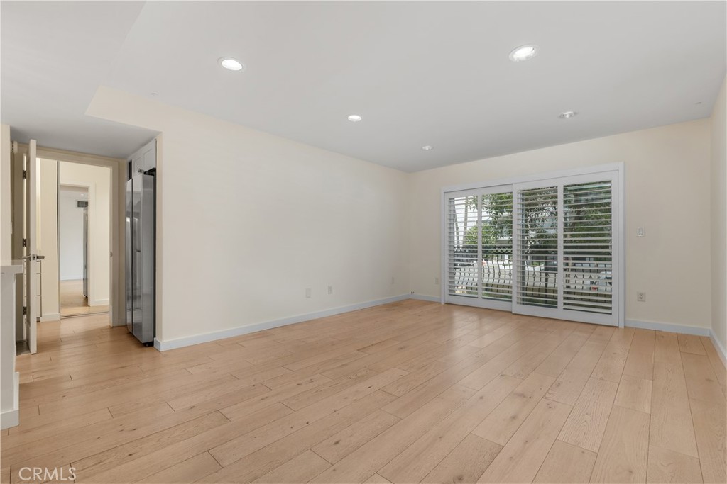 5257 Radford Ave 101