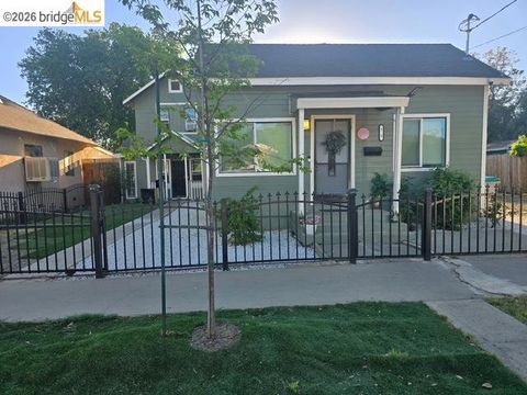 135 4th St Woodland CA 95695