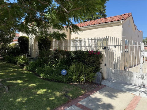 Photo of 909 S Cochran AVE, Los Angeles, CA 90036 (MLS # PV26172434)