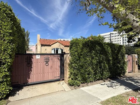 Photo of 735 S Citrus Avenue, Los Angeles, CA 90036 (MLS # 26665297)