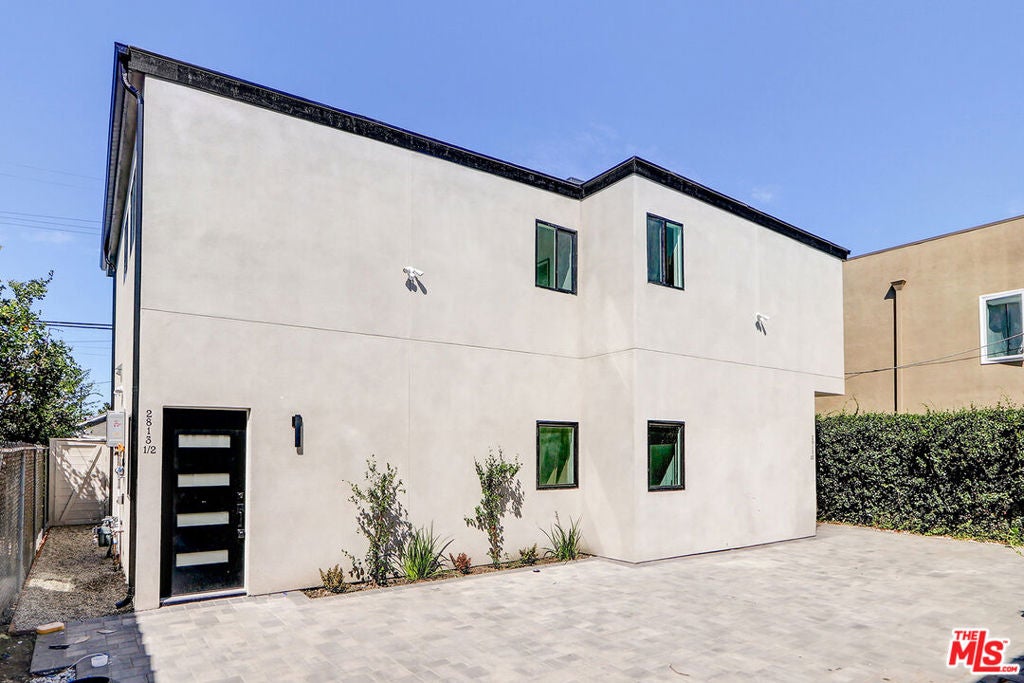 2813 1/2 12th Ave AVE, Los Angeles CA 90018