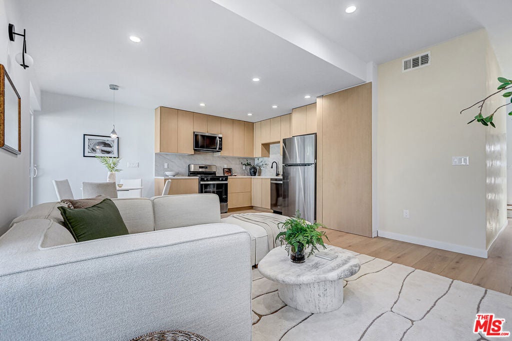 2813 1/2 12th Ave AVE