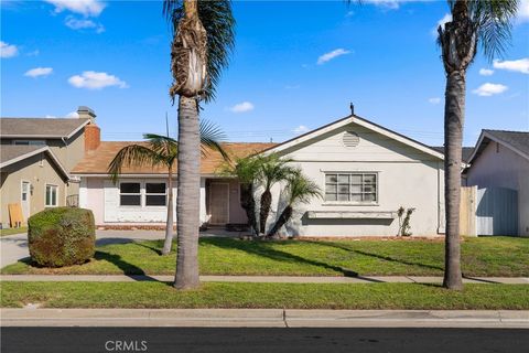 Photo of 8342 Fontainbleau Way, Cypress, CA 90630 (MLS # OC25267493)
