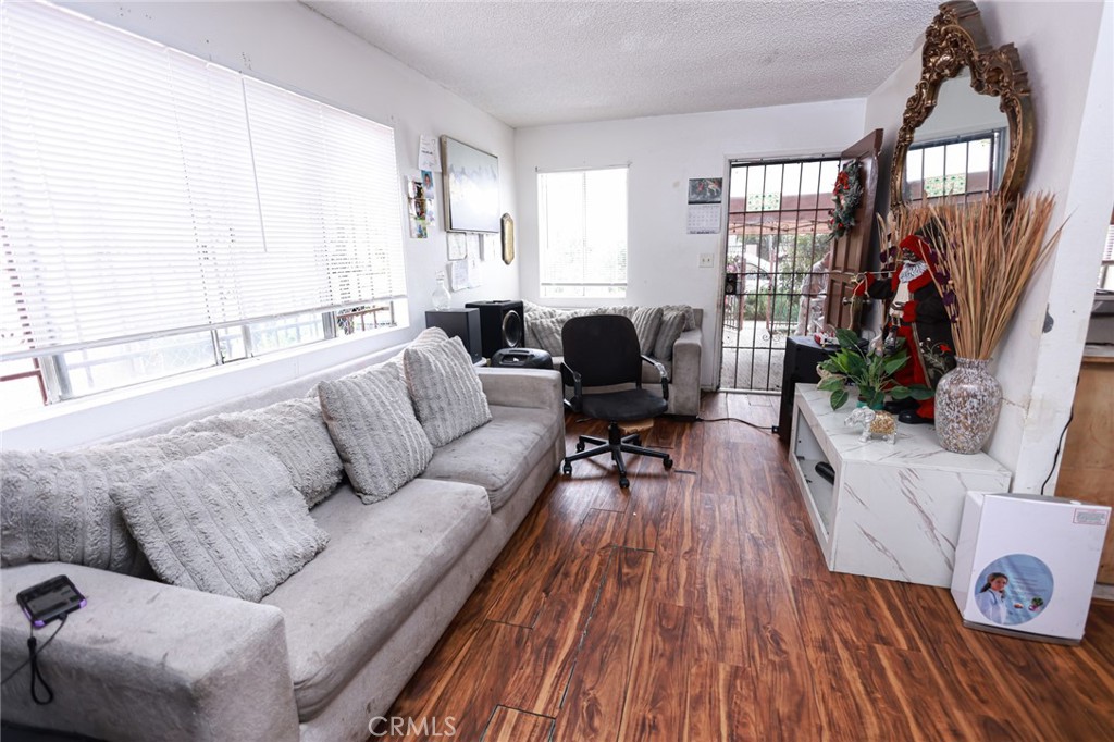 10323 Hickory