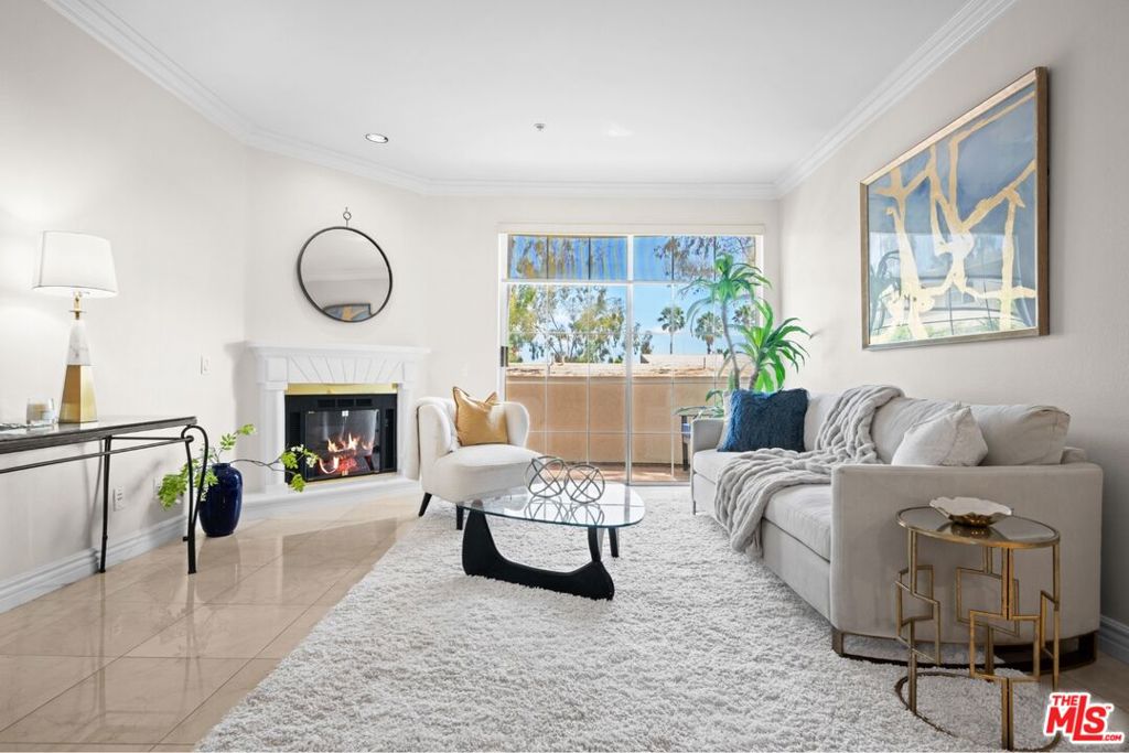 Photo of 7218 Hillside Avenue #202, Los Angeles, CA 90046 (MLS # 26874515)