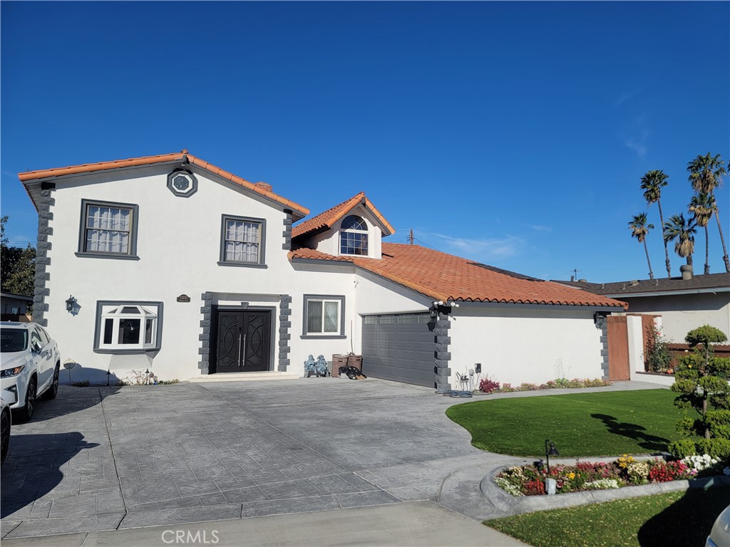 Location Location !!! Heart of Garden Grove, Brand New Modern ADU w/ 3 Beds & 2.5 Baths ready to move in. IT'S A BACK HOUSE W/O GARAGE .