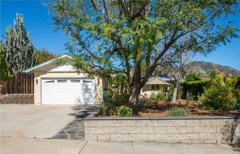 Photo of 13570 Simshaw Ave, Sylmar, CA 91342 (MLS # SR26055951)