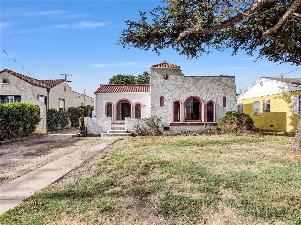 807 E Laurel