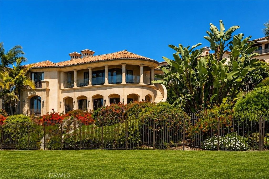 Photo of 26 RITZ COVE Dr, Dana Point, CA 92629 (MLS # LG26086520)