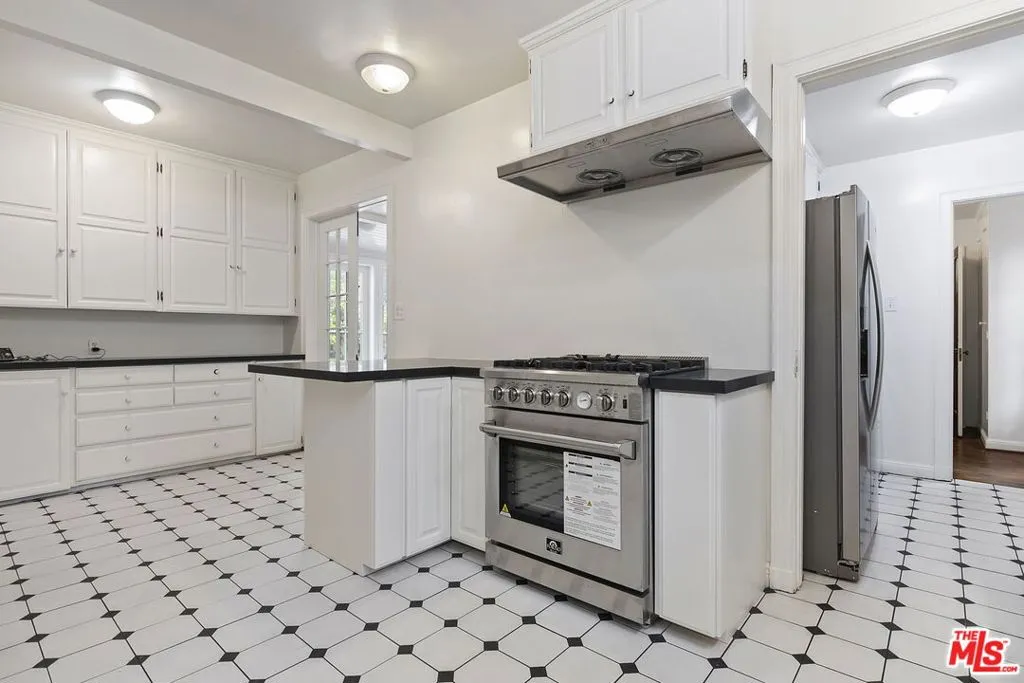 Los Angeles, California 90024, United States, 5 Bedrooms Bedrooms, ,5 BathroomsBathrooms,Residential,Active,198387