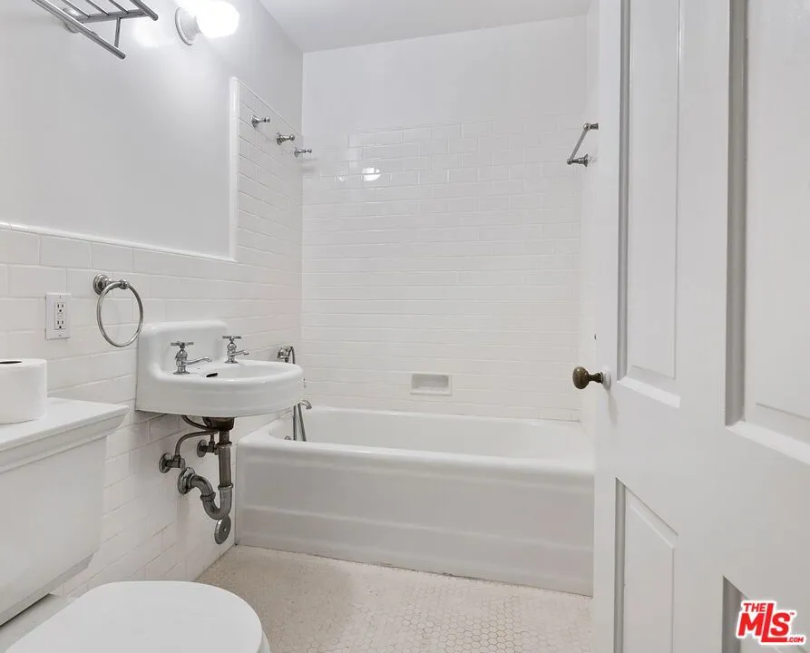 Los Angeles, California 90024, United States, 5 Bedrooms Bedrooms, ,5 BathroomsBathrooms,Residential,Active,198387