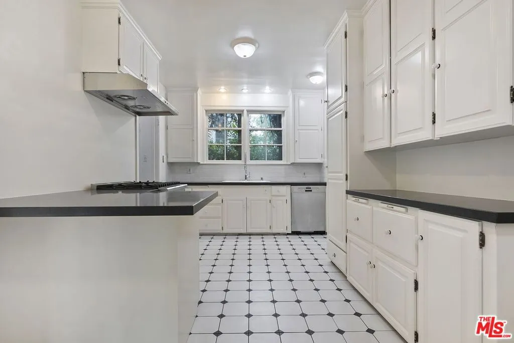 Los Angeles, California 90024, United States, 5 Bedrooms Bedrooms, ,5 BathroomsBathrooms,Residential,Active,198387