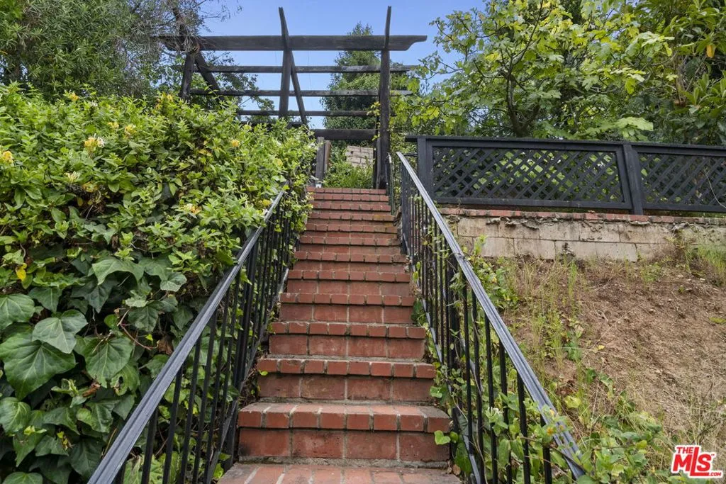 Los Angeles, California 90024, United States, 5 Bedrooms Bedrooms, ,5 BathroomsBathrooms,Residential,Active,198387