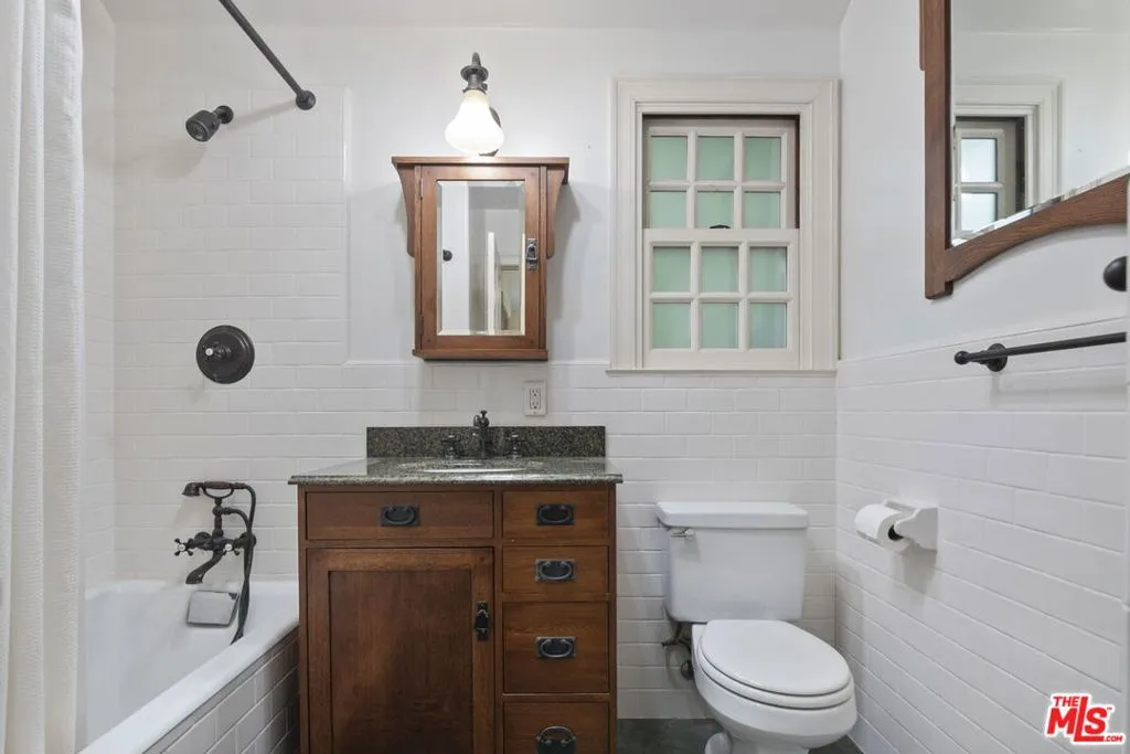 Los Angeles, California 90024, United States, 5 Bedrooms Bedrooms, ,5 BathroomsBathrooms,Residential,Active,198387