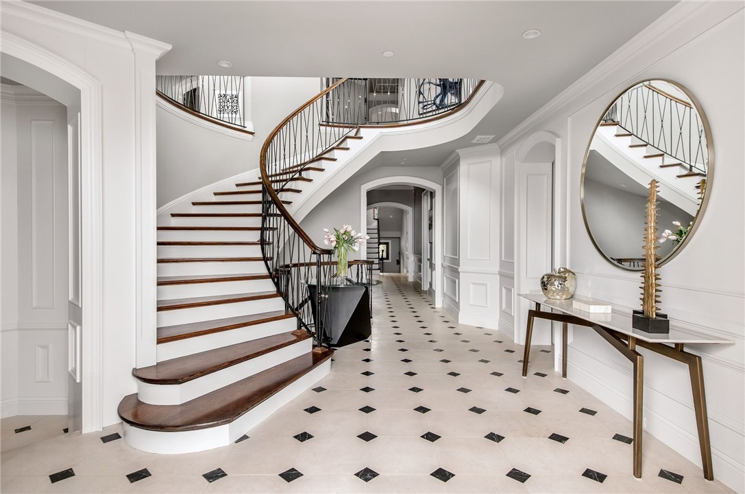 500 N Poinsettia Avenue