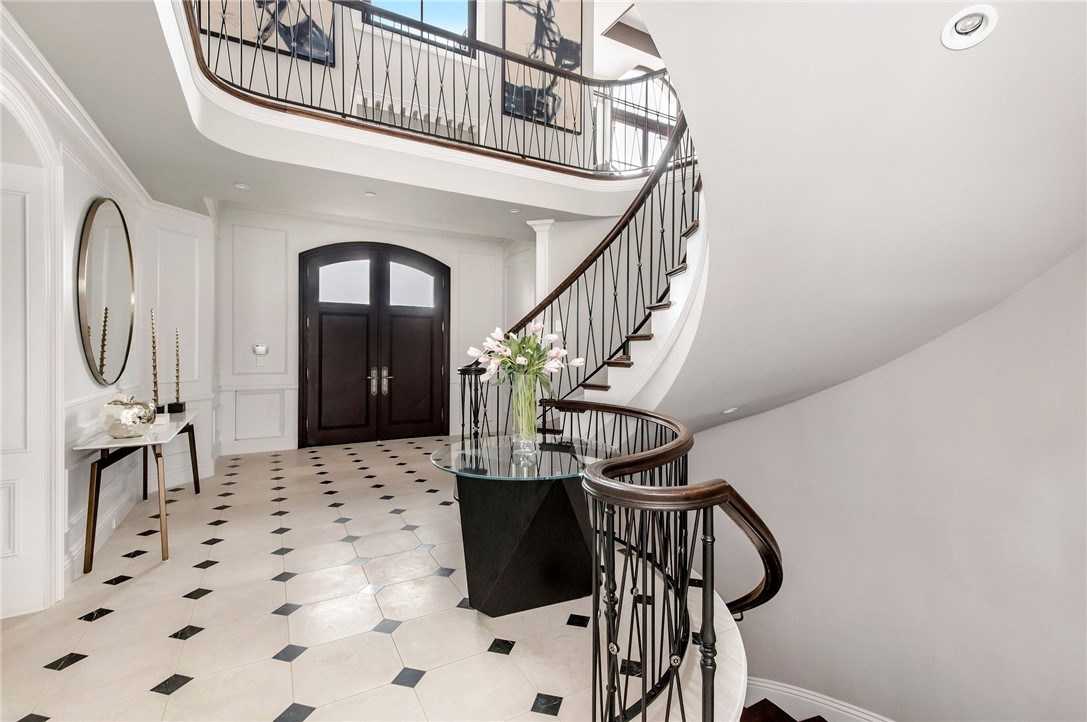 500 N Poinsettia Avenue