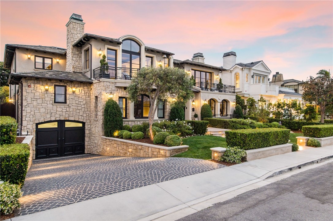 500 N Poinsettia Avenue