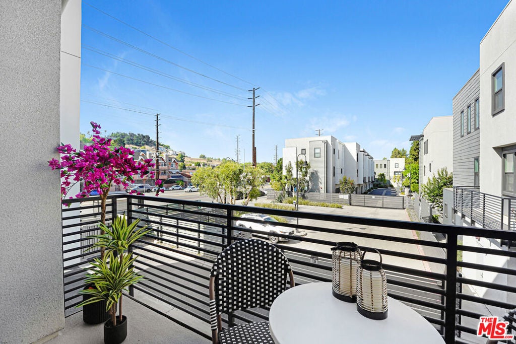 3945 Eagle Rock Boulevard 50