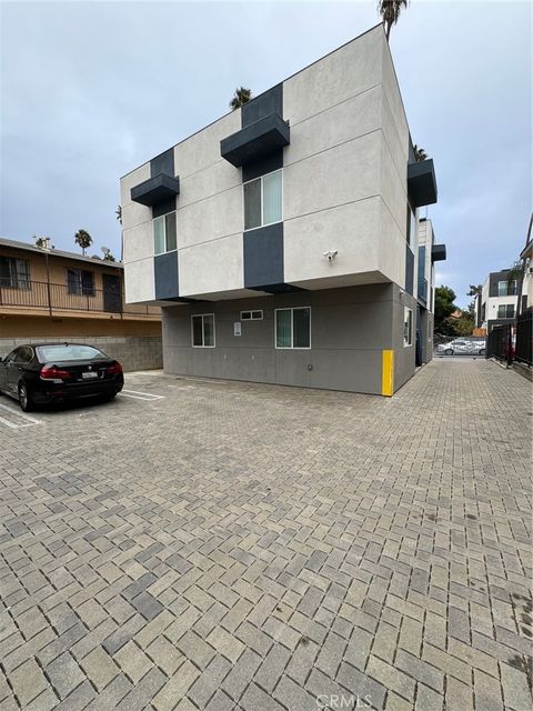 Photo of 621 N Normandie Avenue, Los Angeles, CA 90004 (MLS # SR25269771)