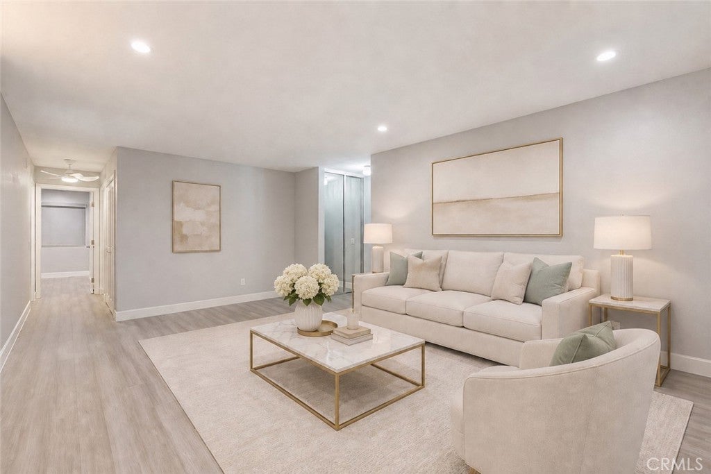 127 W Glaucus Street B