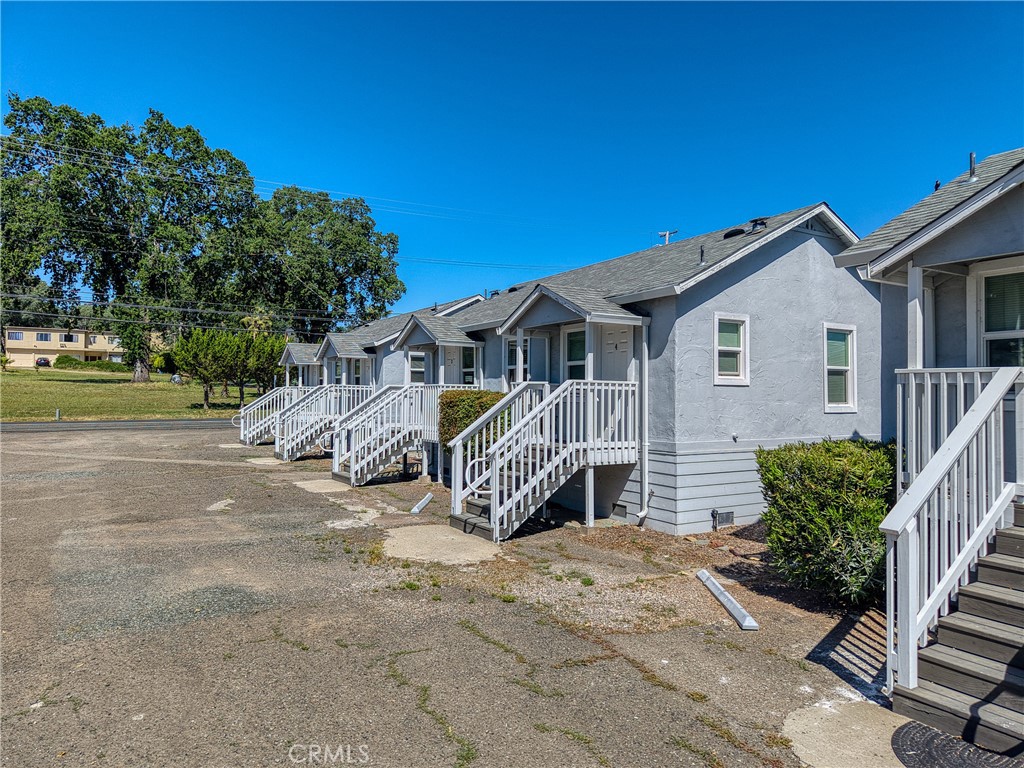 4550 Lakeshore