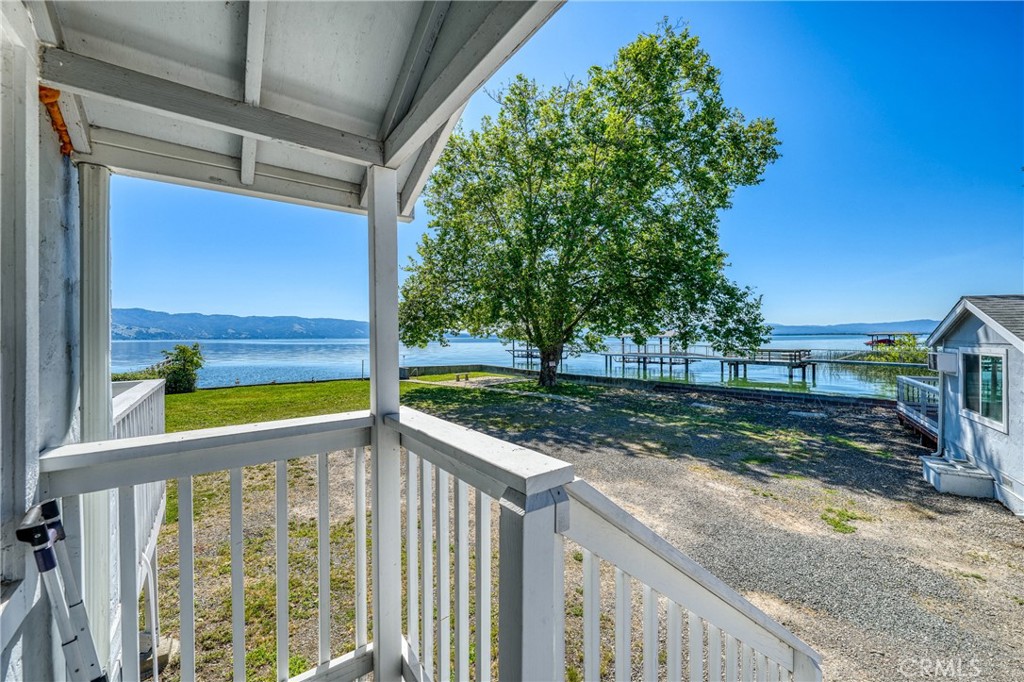 4550 Lakeshore