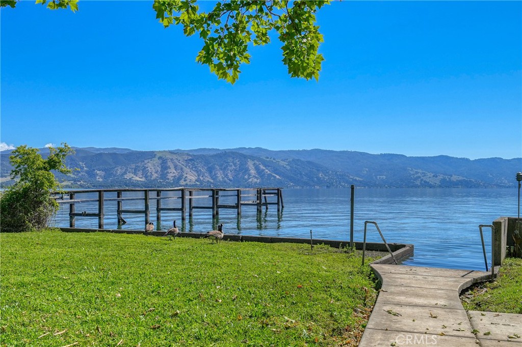 4550 Lakeshore