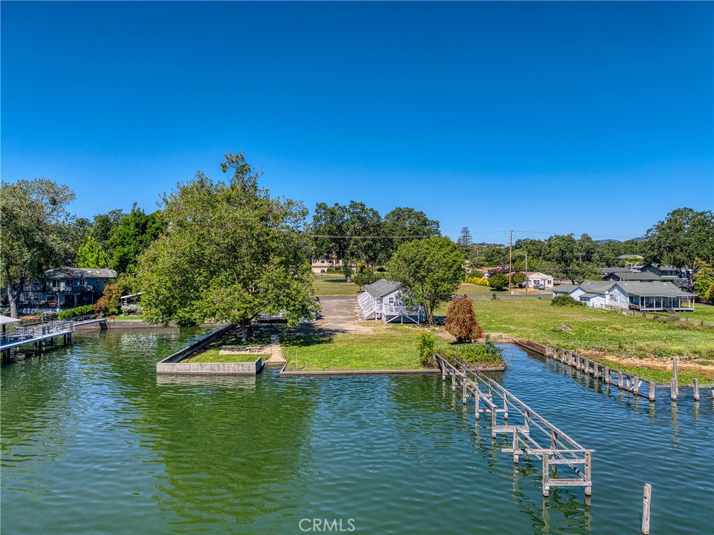4550 Lakeshore