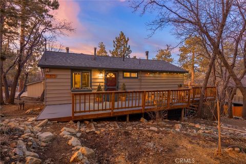 Photo of 875 Santa Barbara Ave, Sugarloaf, CA 92386 (MLS # IG26052597)