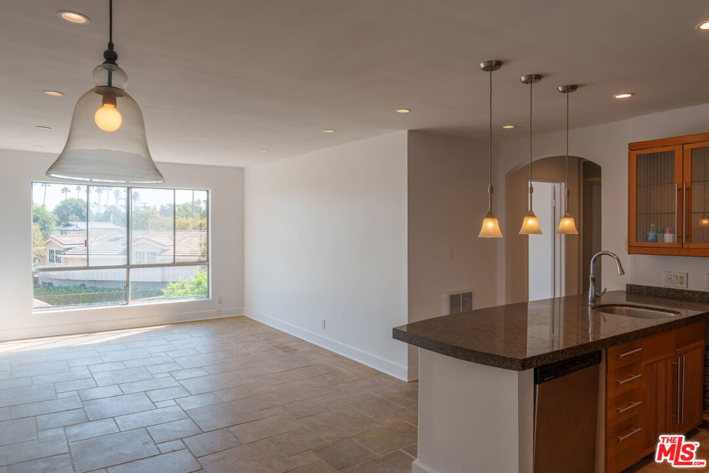 5585 E Pacific Coast Highway 340