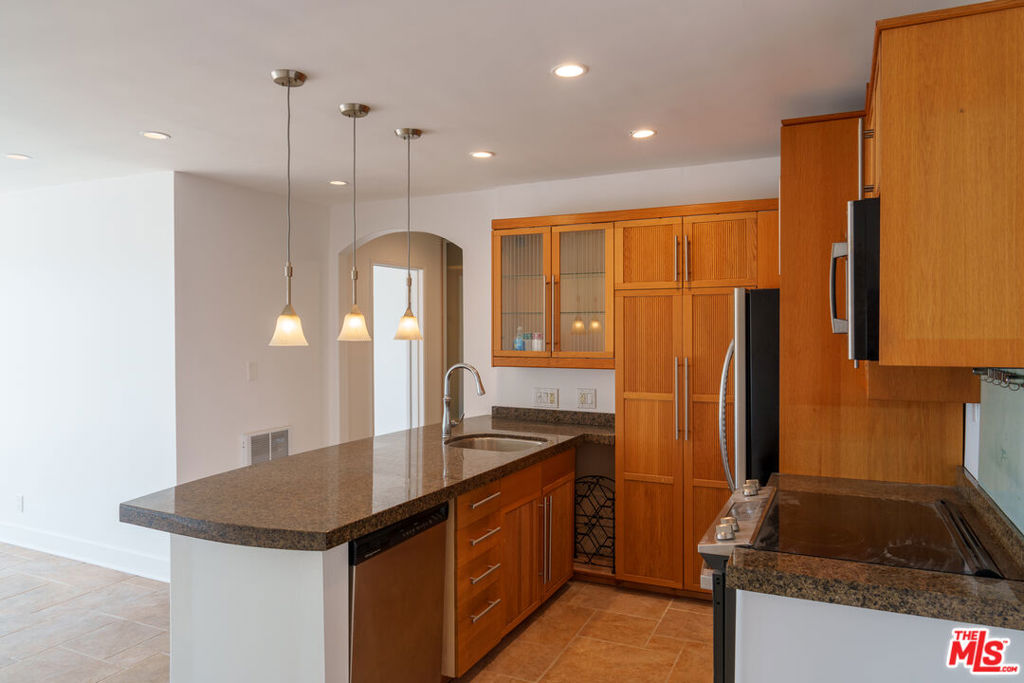 5585 E Pacific Coast Highway 340