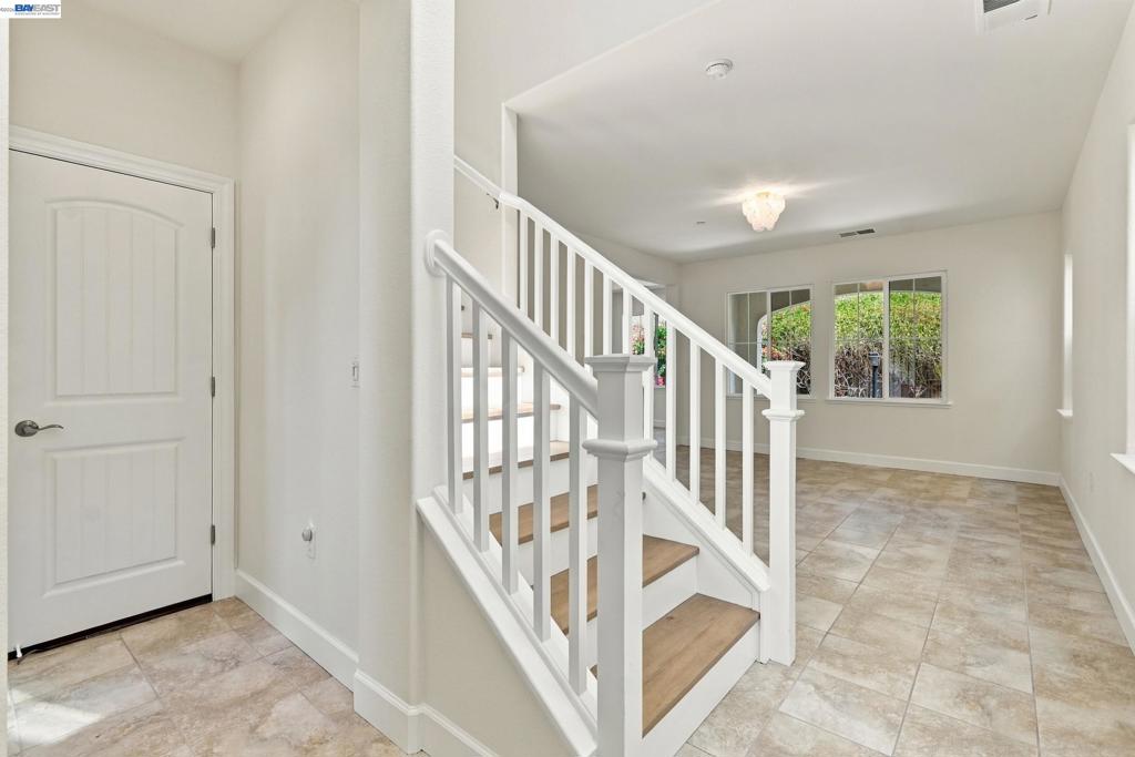 5372 Chesbro Ave.