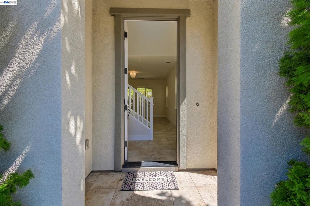 5372 Chesbro Ave.