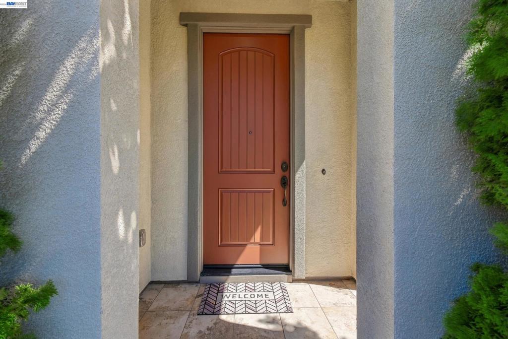 5372 Chesbro Ave.