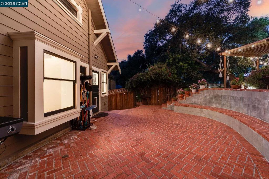 PIEDMONT AVENUE - Residential