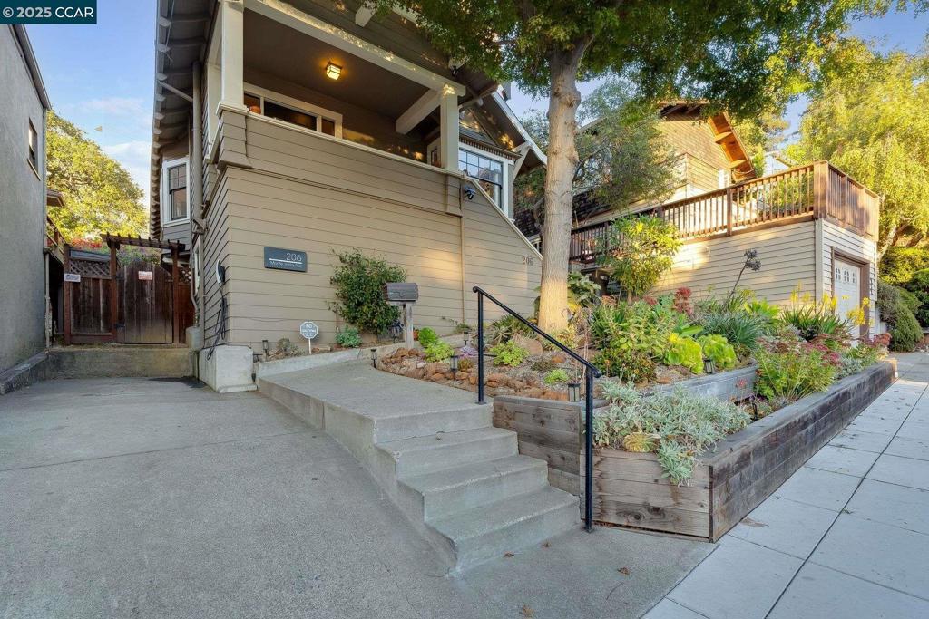PIEDMONT AVENUE - Residential