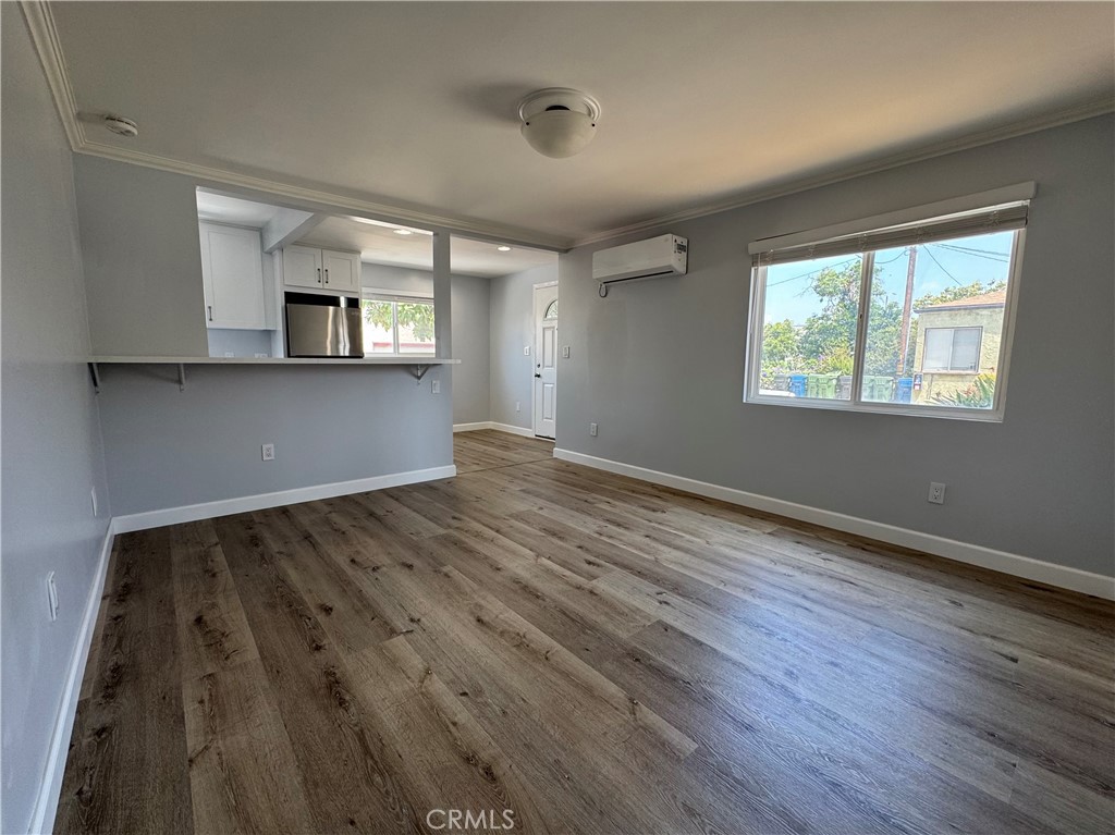 Properties 2 219 1/2 S Eucalyptus Avenue