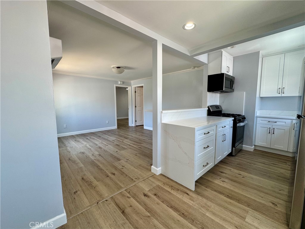 Properties 4 219 1/2 S Eucalyptus Avenue