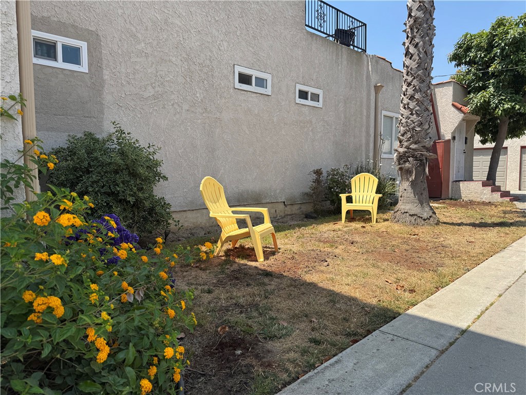 Properties 1 219 1/2 S Eucalyptus Avenue