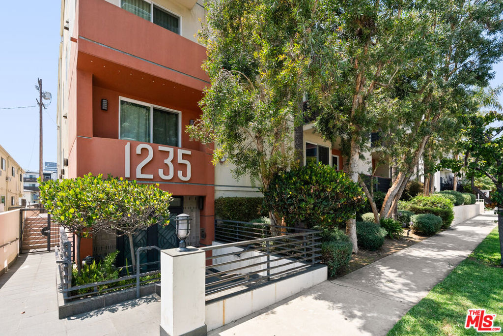 Beautiful, move-in ready Brentwood adjacent condominium! This light and bright, 2nd floor dual en-suite home, conveniently located off of Wilshire Blvd. in West LA, affords an open floor plan with hardwood floors, fireplace, private balcony, in-unit washer/dryer and high ceilings with recessed lighting throughout. The newly remodeled, open kitchen offers quartz countertops, modern cabinetry and stainless steel appliances. The three bedrooms include two generously sized en-suites with abundant closet space and gratifyingly modern bathrooms. The building also offers ample guest parking along with amazing ocean and city views from its rooftop deck!