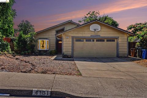 Photo of 4161 S Royal Links Cir Cir, Antioch, CA 94509 (MLS # 41137507)