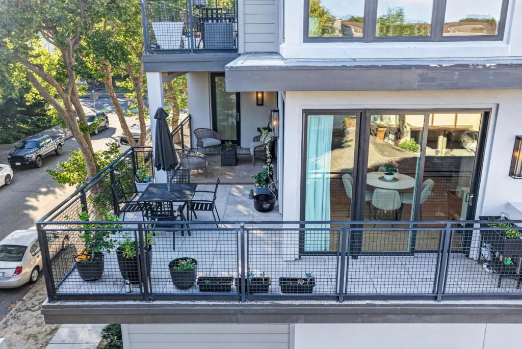 1667 San Carlos Avenue 203