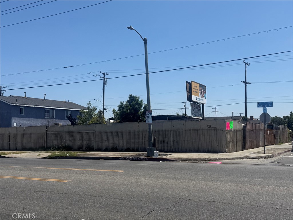 2 Vacant lot for the price of 1, Totaling 8,901 sf. (APN 6024-013-006 4,430 sf, APN 6024-013-005 4,471 sf). Zoning LCC#*, Good opportunity for a Developer, Builder and Investor.