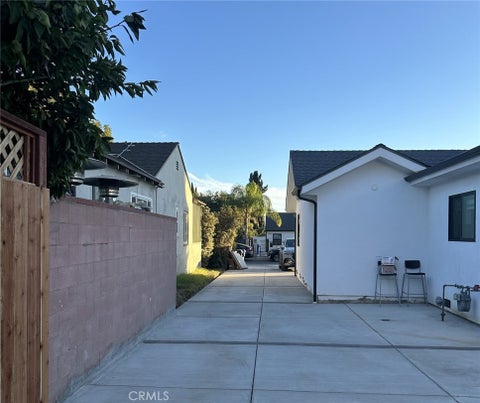 Photo of 11333 1/2 Delano Street, North Hollywood, CA 91606 (MLS # SR26187373)