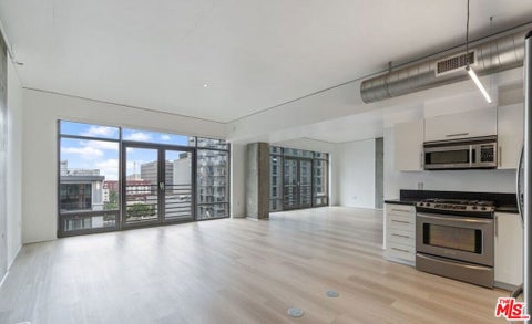 Photo of 1111 S Grand Avenue #915, Los Angeles, CA 90015 (MLS # 26102748)