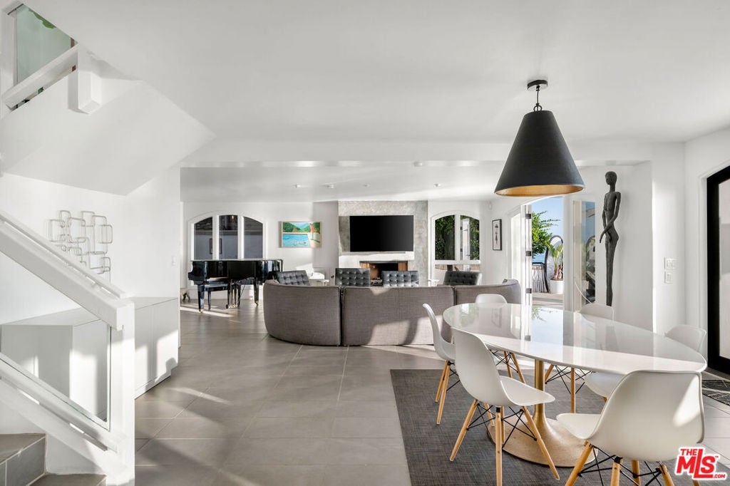 1337 Gaviota Drive