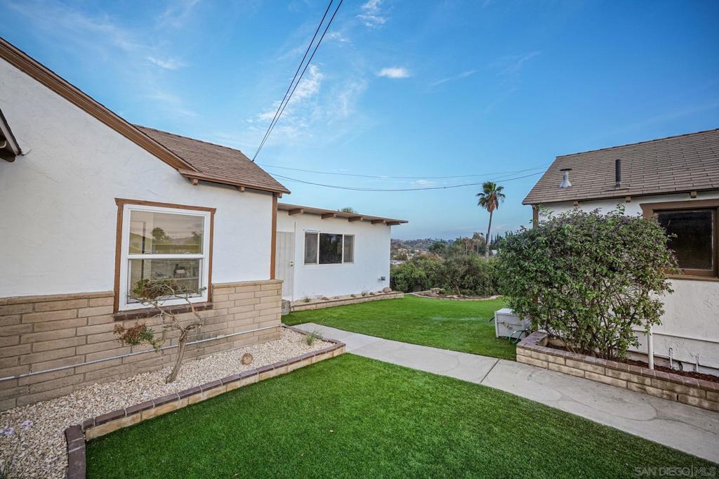 9465 Emerald Grove Ave