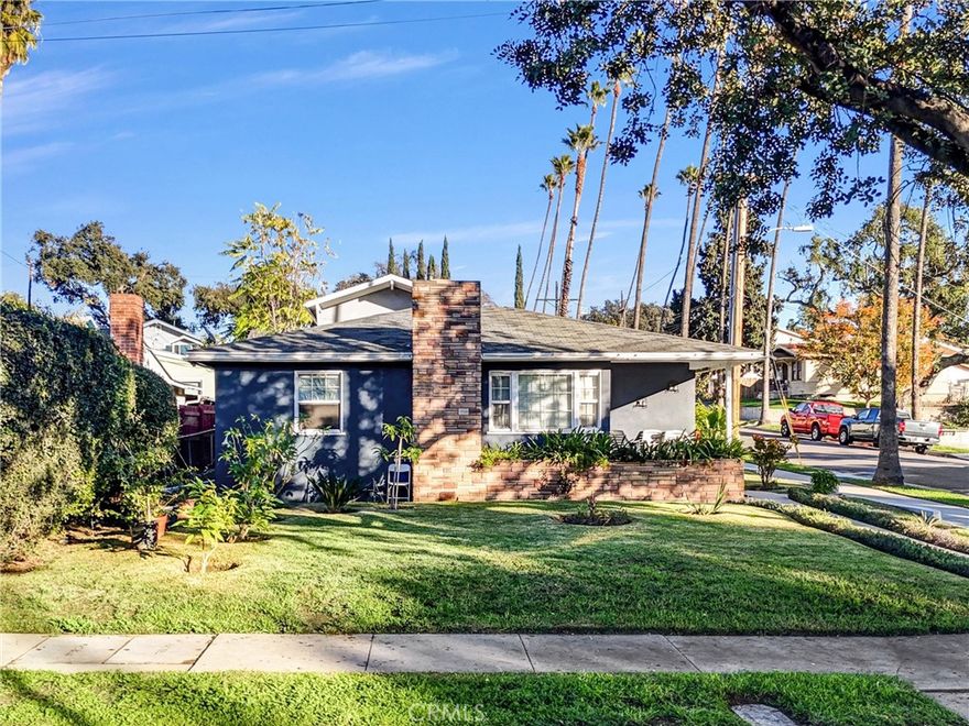 Home for the Holidays & High Returns: Pasadena Duplex Gem!
Prime Pasadena location just minutes from the Rose Bowl. Front unit offers 3BR/2BA; rear unit features 2BR/1BA. Excellent value-add opportunity—ideal for investors looking to modernize and maximize rental income. Ample parking with two 2-car garages plus four tandem spaces. A rare, high-potential property in a highly desirable area, just in time for the holidays.