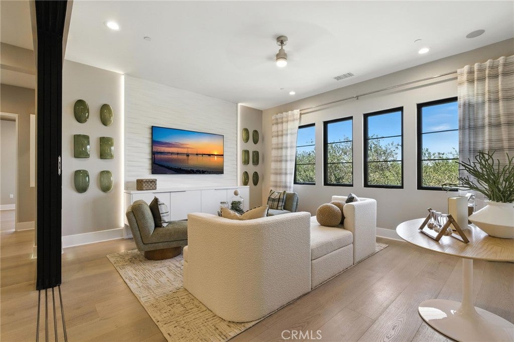 433 Narcissus, Irvine CA 92602 - Photo 9